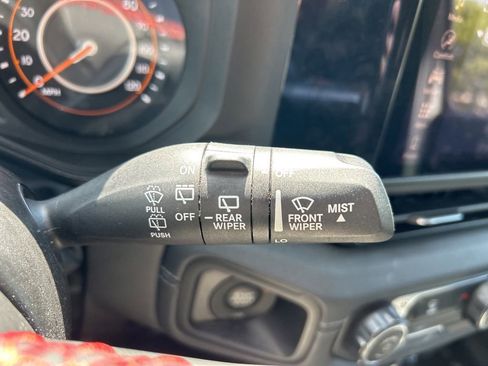 Used 2024 Jeep Wrangler Unlimited Rubicon AWD/4WD image 23