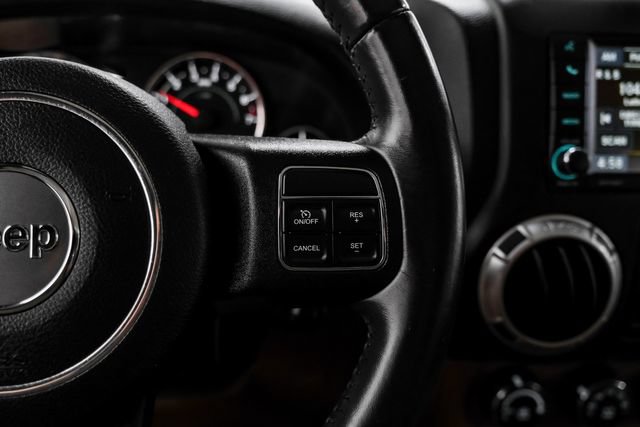 Used 2017 Jeep Wrangler Unlimited Sahara w/ Connectivity Group AWD/4WD image 17