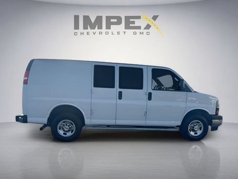 Used 2023 Chevrolet Express 2500 w/ Driver Convenience Package RWD image 6