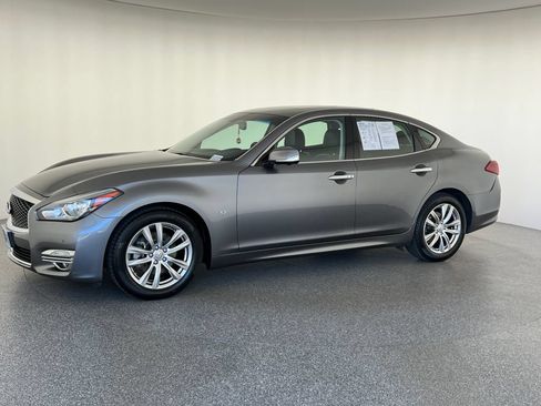 Used 2017 INFINITI Q70 3.7 RWD image 9