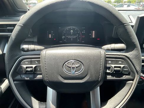 Used 2025 Toyota Tacoma SR5 AWD/4WD image 12