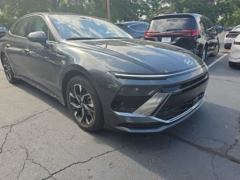 Used 2025 Hyundai Sonata SEL FWD image 3