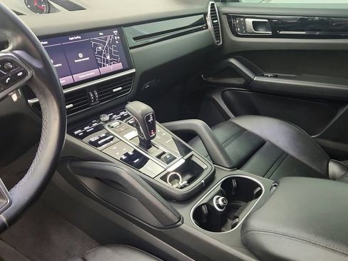 Used 2022 Porsche Cayenne Platinum Edition AWD/4WD image 32