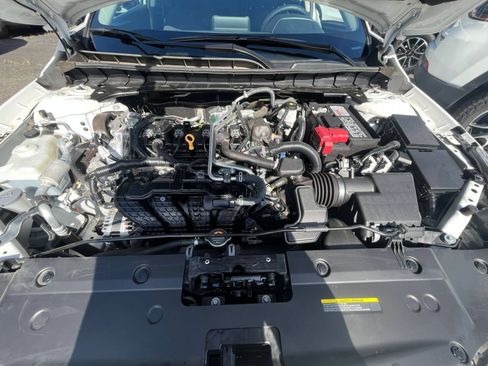 Used 2025 Nissan Altima 2.5 SV FWD image 33