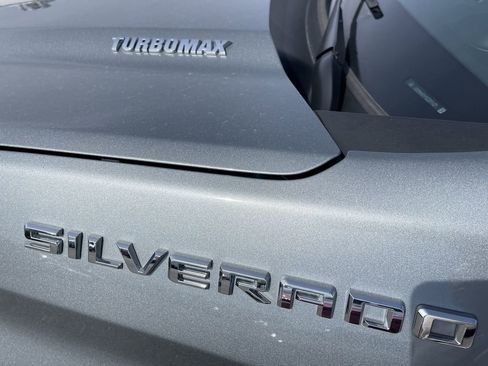 Used 2025 Chevrolet Silverado 1500 LT AWD/4WD image 3