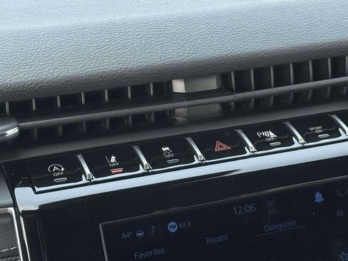 New 2025 Jeep Grand Cherokee Laredo w/ Luxury Tech Group I image 26