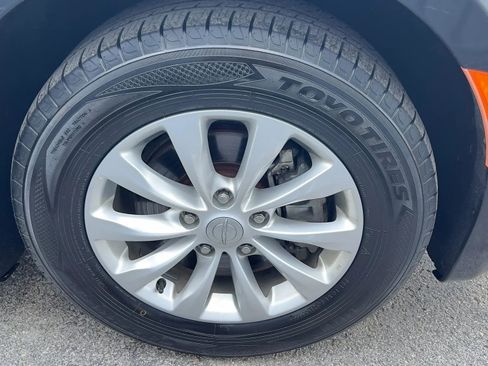 Used 2018 Chrysler Pacifica Touring-L Plus FWD image 8