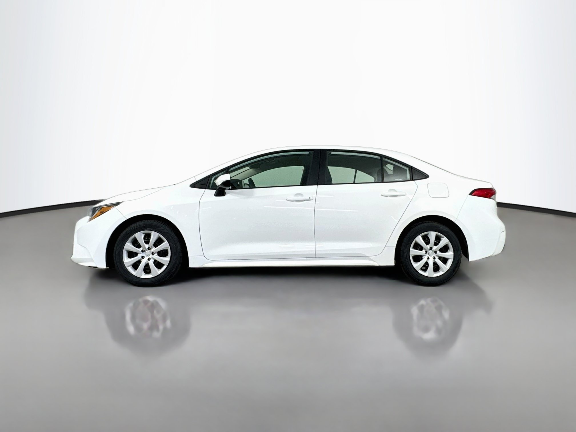 Certified 2025 Toyota Corolla LE FWD image 4
