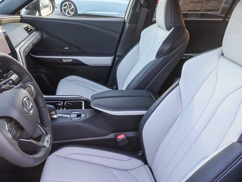 New 2026 Lexus TX 500h AWD image 17