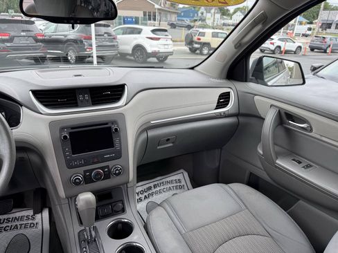 Used 2017 Chevrolet Traverse LS FWD image 12
