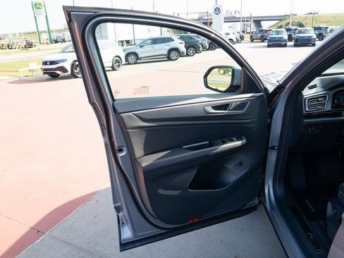 New 2026 Volkswagen Atlas Cross Sport SE image 11