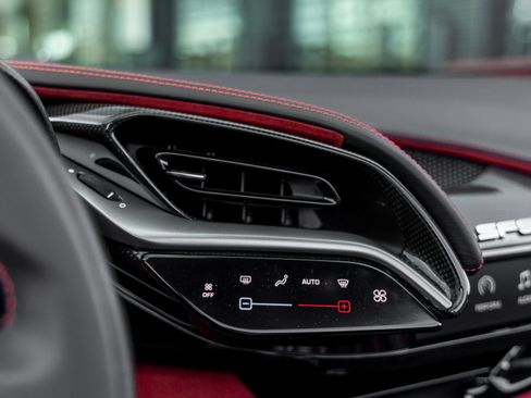 Used 2024 Ferrari SF90 Spider image 35