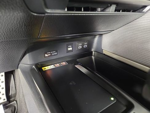 Used 2025 Toyota Camry SE w/ Convenience Package image 26