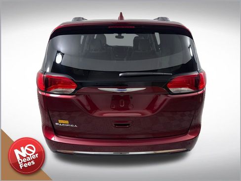 Used 2018 Chrysler Pacifica Touring-L Plus FWD image 5