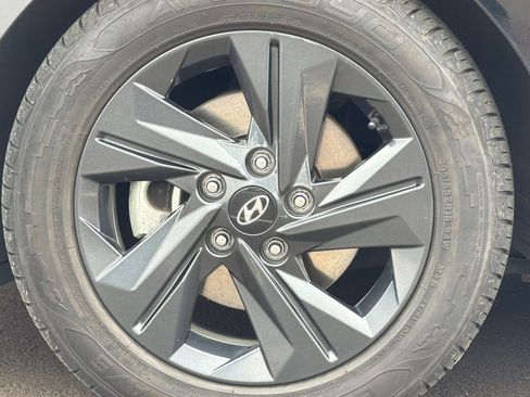 Used 2022 Hyundai Elantra Blue image 24