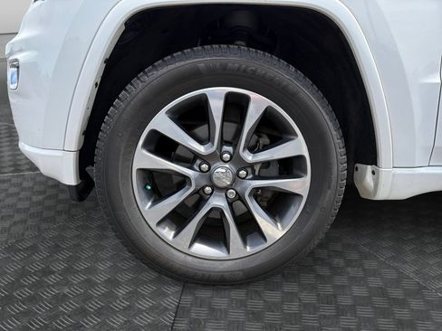 Used 2017 Jeep Grand Cherokee Overland AWD/4WD image 16