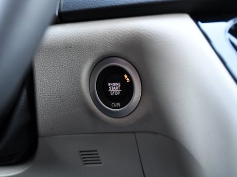 Used 2024 Chrysler Pacifica Touring-L image 17