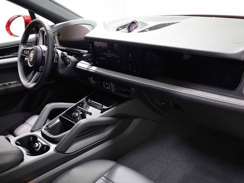 Certified 2025 Porsche Cayenne Coupe AWD/4WD image 6