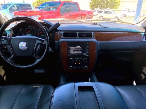 Used 2008 Chevrolet Suburban 2500 LT AWD/4WD image 14