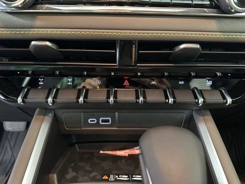 New 2025 Chevrolet Colorado ZR2 w/ ZR2 Bison Edition image 27