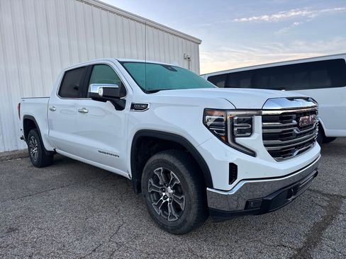 Used 2025 GMC Sierra 1500 SLT image 3