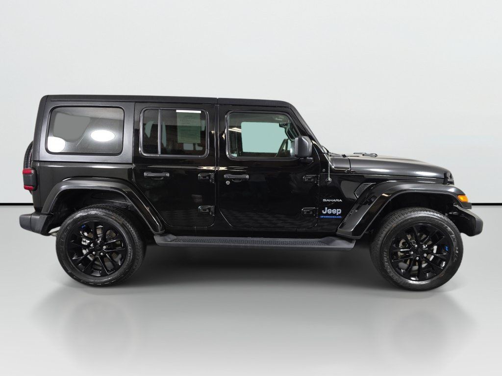 Used 2023 Jeep Wrangler Unlimited Sahara AWD/4WD image 7