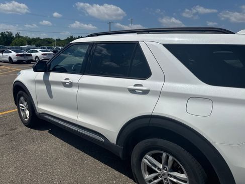 Used 2023 Ford Explorer XLT w/ Equipment Group 202A AWD/4WD image 19