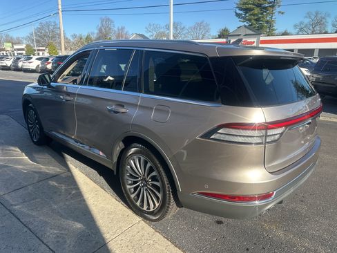 Used 2020 Lincoln Aviator Reserve w/ Equipment Group 201A image 4