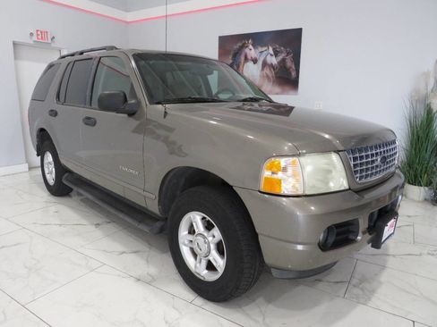 Used 2004 Ford Explorer Sport XLT image 2