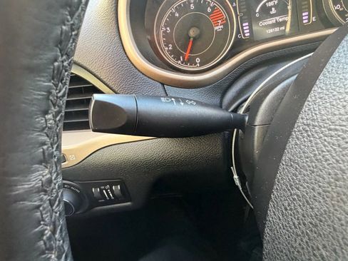 Used 2017 Jeep Cherokee Latitude FWD image 16