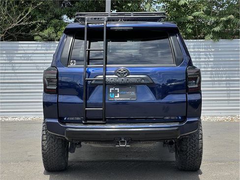 Used 2017 Toyota 4Runner TRD Off-Road Premium AWD/4WD image 11