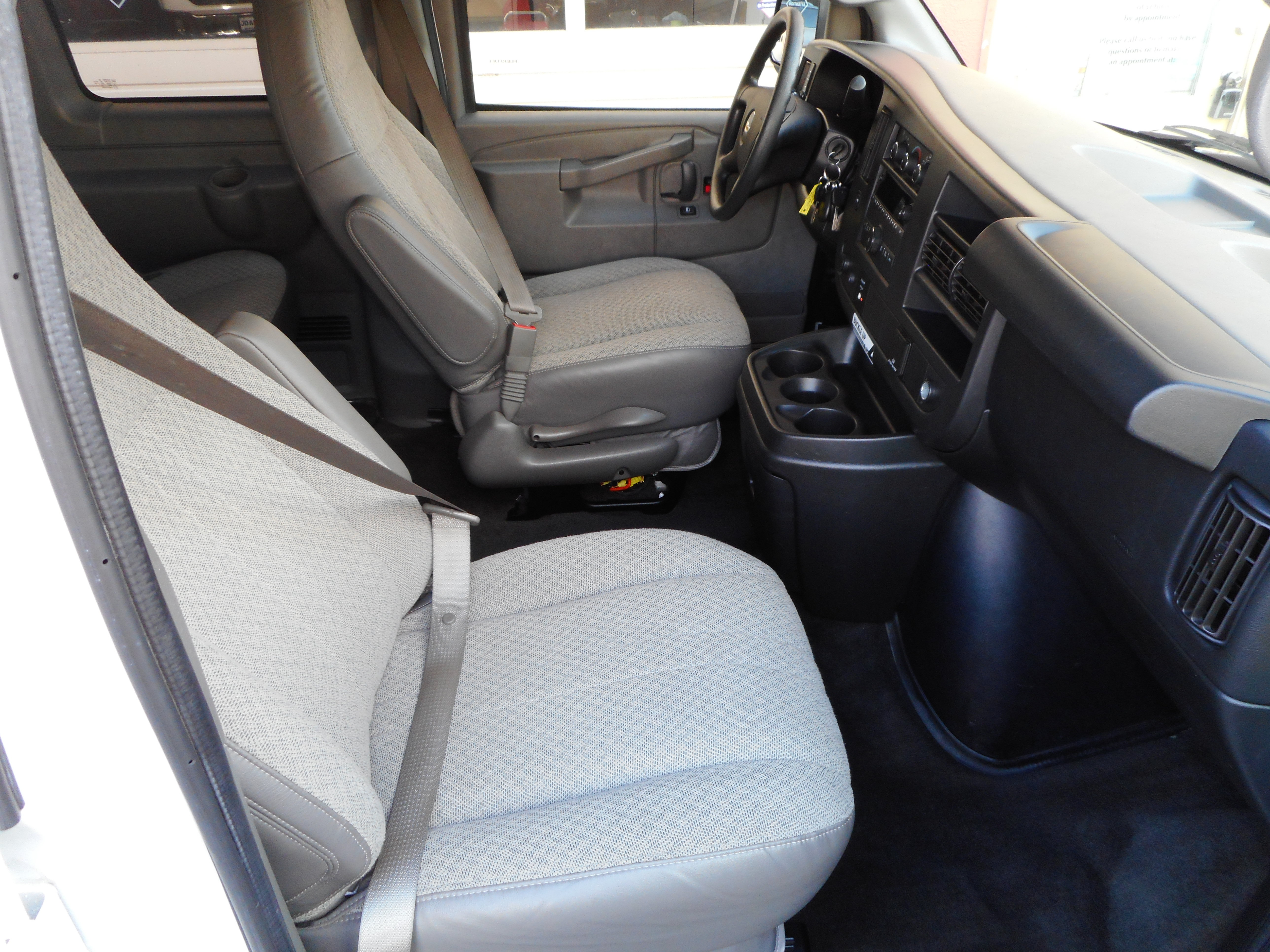 Used 2017 Chevrolet Express 3500 LT w/ LT Preferred Equipment Group RWD image 29