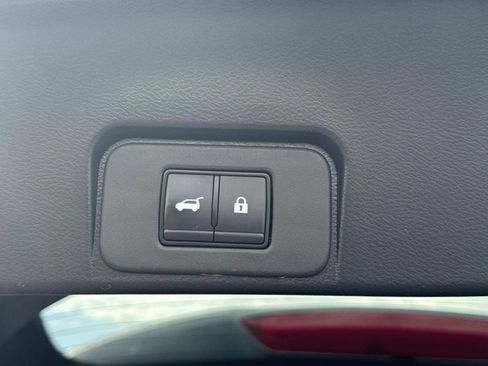 Used 2023 Nissan Rogue SV w/ SV Premium B Package FWD image 17