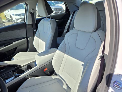 New 2025 Hyundai Elantra Limited image 16