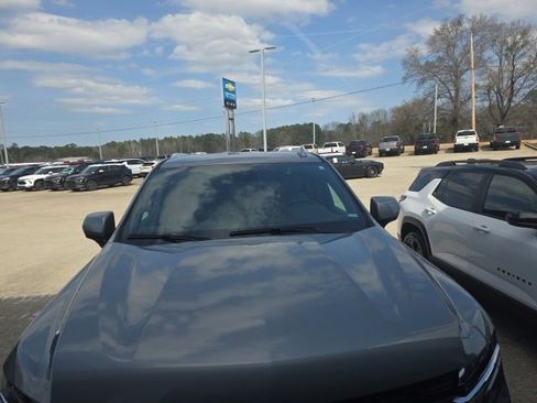 Used 2023 Chevrolet Suburban LS image 8