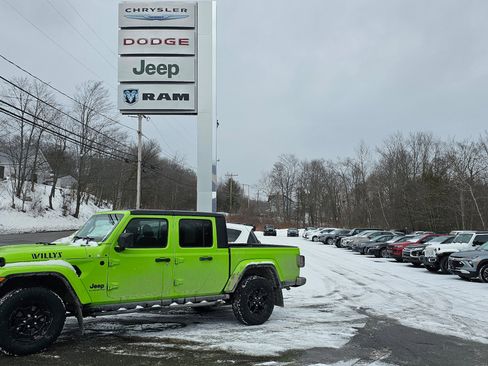 Used 2021 Jeep Gladiator Willys image 30