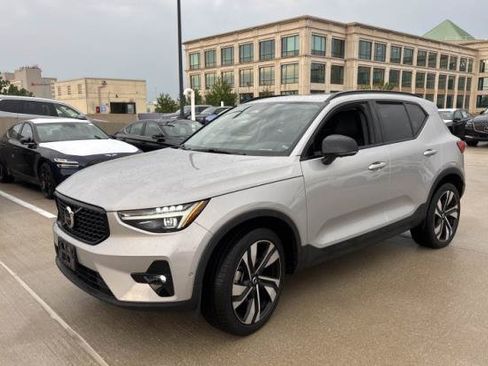 Used 2023 Volvo XC40 B5 Ultimate AWD/4WD image 4