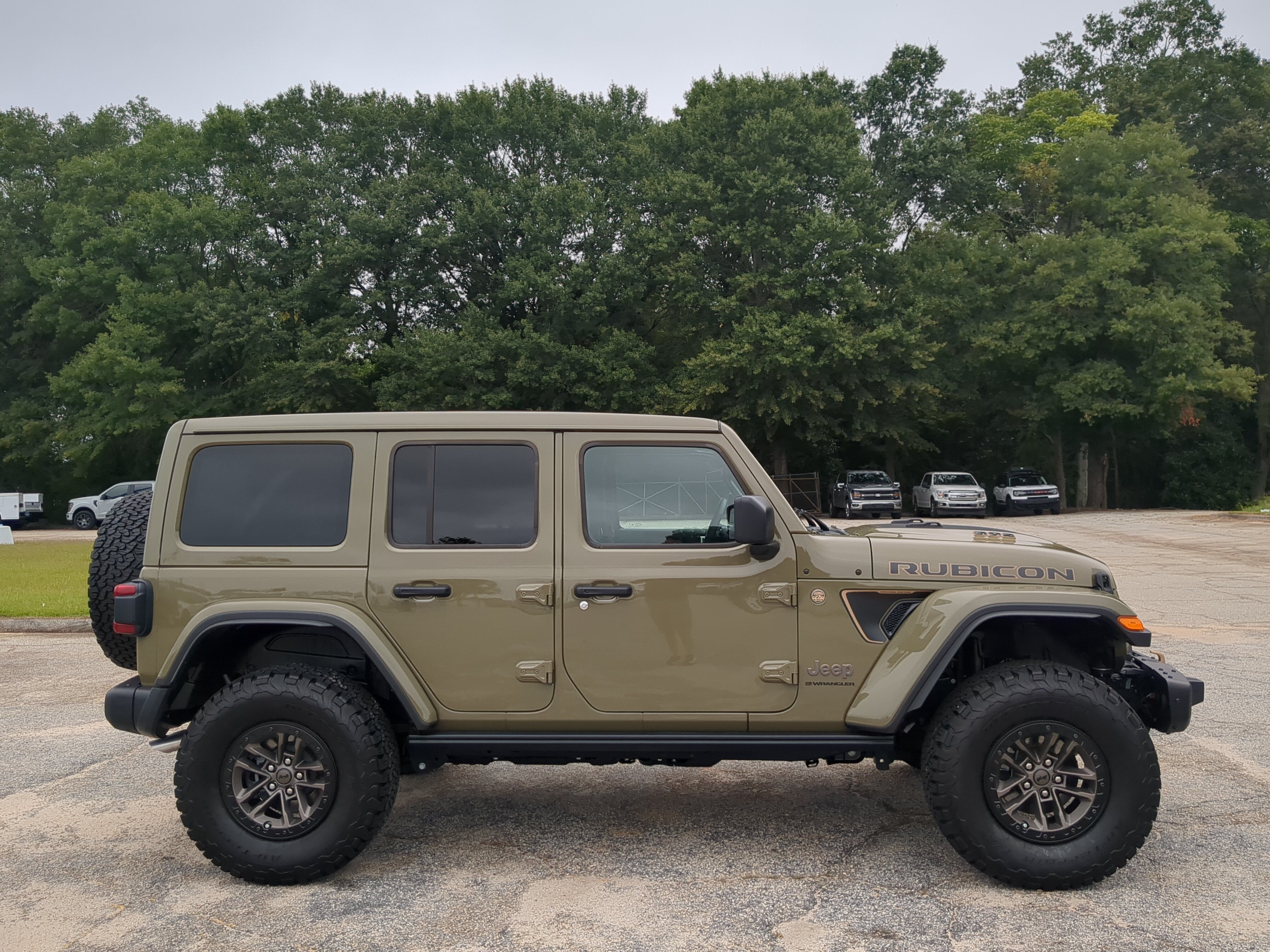 Used 2025 Jeep Wrangler Unlimited Rubicon 392 AWD/4WD image 2
