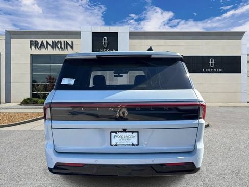 New 2026 Lincoln Navigator Reserve w/ Jet Appearance Package AWD/4WD image 6