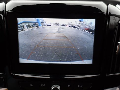 Used 2018 Chevrolet Traverse LT image 11