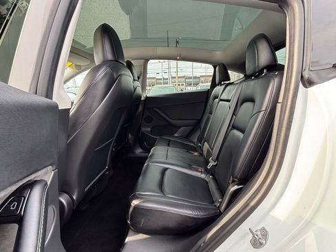 Used 2020 Tesla Model Y Long Range image 15