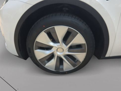 Used 2023 Tesla Model Y Long Range AWD/4WD image 26