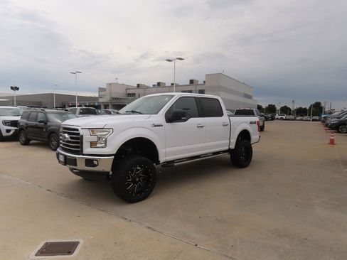 Used 2016 Ford F150 XLT w/ Equipment Group 302A Luxury image 2