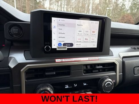 Used 2025 Toyota Tacoma SR5 AWD/4WD image 15