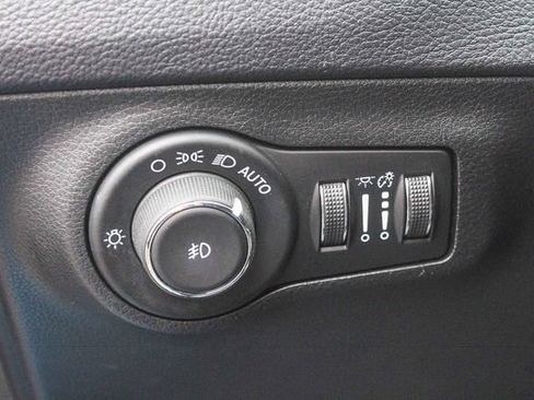 Used 2021 Jeep Compass Latitude FWD image 28