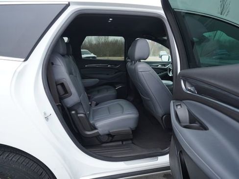 Used 2024 Buick Enclave Premium image 22