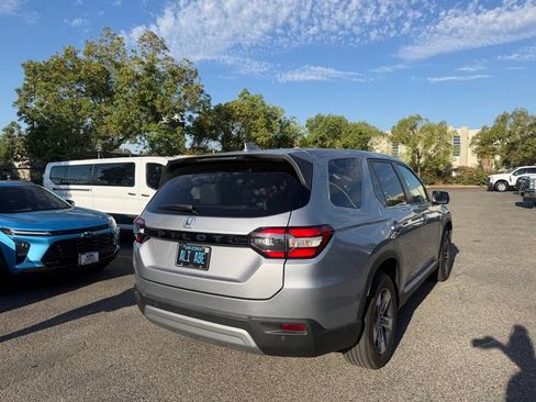 Used 2024 Honda Pilot EX-L image 3