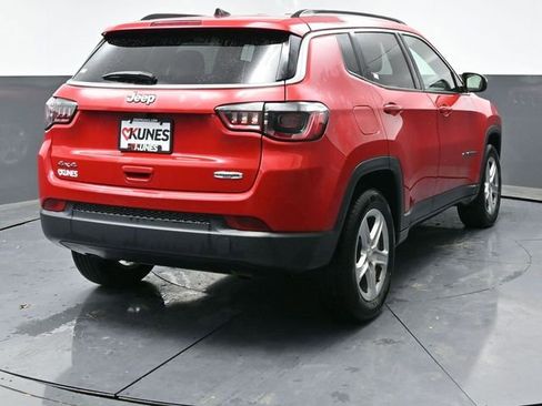 Used 2024 Jeep Compass Latitude image 12