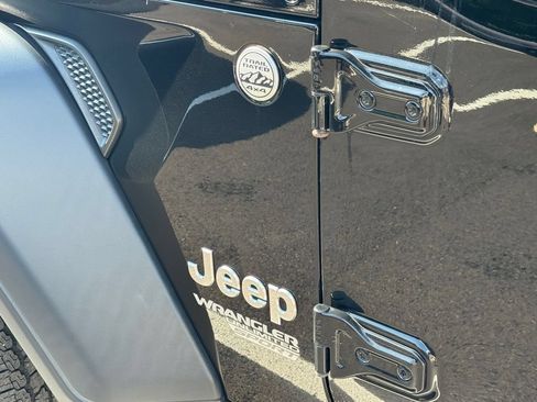 Used 2018 Jeep Wrangler Unlimited Sport S AWD/4WD image 22