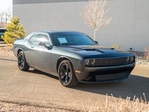 Used 2018 Dodge Challenger SXT image 1